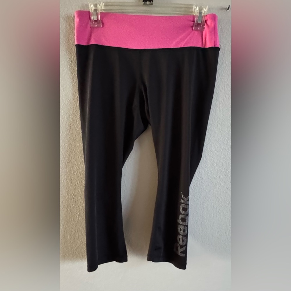 Reebok High Capri Women’s Leggings Sz Medium Active Workout Black w/Pink Waist